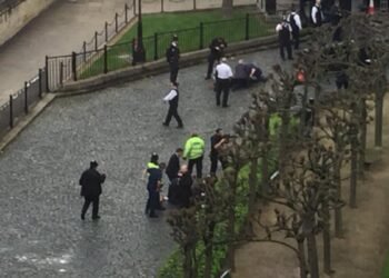 Trei români, acuzați că au atacat la comandă iraniană un jurnalist în Londra. Procurorii britanici susțin că agresiunea a fost „premeditată”