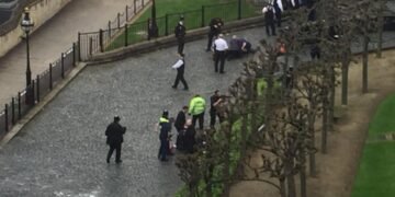 Trei români, acuzați că au atacat la comandă iraniană un jurnalist în Londra. Procurorii britanici susțin că agresiunea a fost „premeditată”