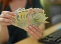 Statul care și-a ascuns sporurile ani la rând promite acum „transparență totală”. Bugetarii vor avea salariile publicate de două ori pe an