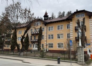 Medic anestezist din Vatra Dornei, prins în flagrant în timpul unei operații. Acuzații de sustragere de morfină și autoadministrare de substanțe
