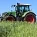 Galați | Tragedie pe câmp, la Liești. Un cioban care dormea în vegetație a fost călcat de tractor