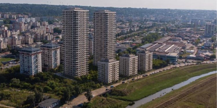 Încă un pas spre Iașul de beton: blocuri de 115 metri ajung pe masa consilierilor locali