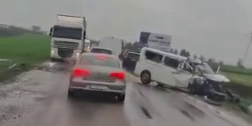 Suceava | Doi adulți și un minor au fost răniți într-un accident rutier produs la Cumpărătura