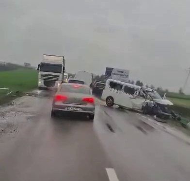 Suceava | Doi adulți și un minor au fost răniți într-un accident rutier produs la Cumpărătura