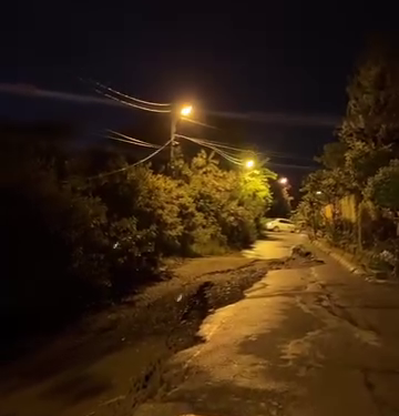 Dezastru pe o stradă din Iași. Locatarii acuză lucrările de mântuială și indiferența autorităților