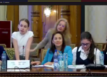 „Suntem criticați, dar nu ajutați”, semnalul de alarmă tras de o elevă în Parlament