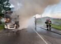Incendiu la un autotren în municipiul Vaslui. Pompierii au salvat remorca încărcată cu 30 de tone de cereale