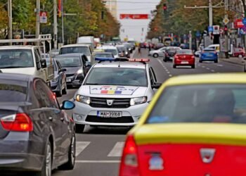 „Îți dau 2.000 de euro!” Șofer cu permisul suspendat, prins după ce a încercat să cumpere tăcerea unui polițist rutier