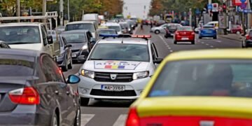 „Îți dau 2.000 de euro!” Șofer cu permisul suspendat, prins după ce a încercat să cumpere tăcerea unui polițist rutier
