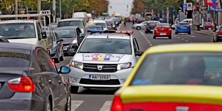 „Îți dau 2.000 de euro!” Șofer cu permisul suspendat, prins după ce a încercat să cumpere tăcerea unui polițist rutier