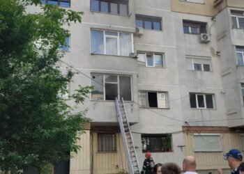 Incendiu la un apartament din Bacău. 20 de persoane s-au autoevacuat