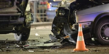Rețea de accidente înscenate pentru despăgubiri de la asigurări. Administratorul unui service auto, în centrul anchetei