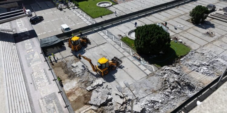 Utilajele au intrat în Piața Unirii. Începe cea mai vizibilă transformare a centrului Iașului din ultimii ani