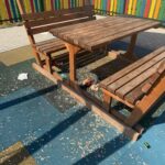 FOTO-Primarul din Erbiceni, apel către cetățeni după ce parcul comunei a fost găsit plin de gunoaie: „Coșul de gunoi nu mușcă”