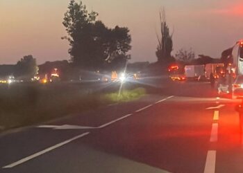 Accident grav pe DN 2, în județul Bacău. O persoană este inconștientă și încarcerată