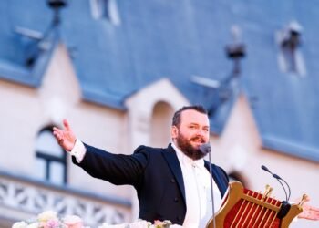 Se schimbă garda în cultura ieșeană: Andrei Apreotesei pleacă