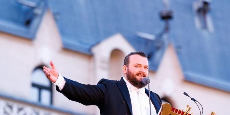 Se schimbă garda în cultura ieșeană: Andrei Apreotesei pleacă