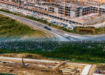 Iașul așteaptă, Craiova construiește. Povestea celor două spitale regionale