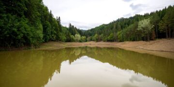 Suceava | Lucrările de decolmatare a lacului Solca și de punere în siguranță a barajului au fost finalizate