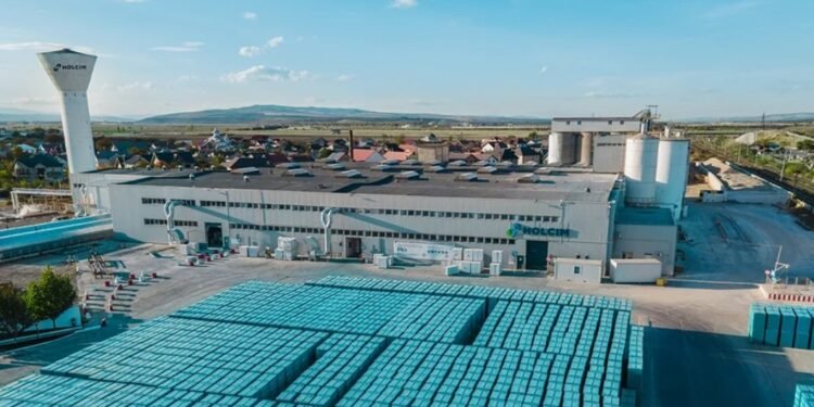 Holcim cumpără Xella, dar trebuie să renunțe la fabrica de BCA din Adjud. Bruxelles-ul impune condiții pentru tranzacția de 1,85 miliarde de euro