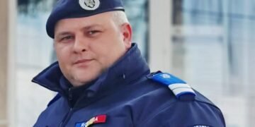 Un jandarm băcăuan a salvat de la înec un bărbat imobilizat într-un scaun rulant