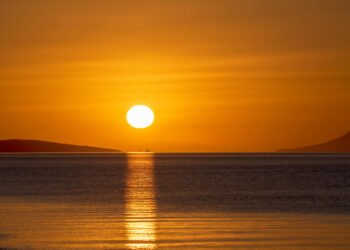 Solstițiul de vară 2026: Duminică începe oficial vara astronomică. Cea mai lungă zi din an are peste 15 ore și jumătate de lumină