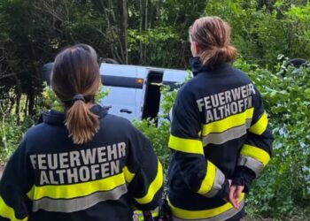 Accident grav în Austria: un microbuz cu opt români a căzut într-o râpă, cinci persoane au ajuns la spital