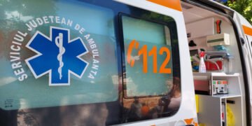 Doi elevi de 7 ani răniți la o școală din Botoșani, după ce mai multe bănci s-au răsturnat peste ei