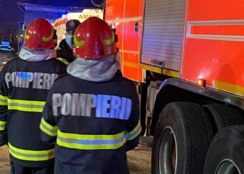 Trei răniți și zeci de evacuați după o explozie într-un apartament
