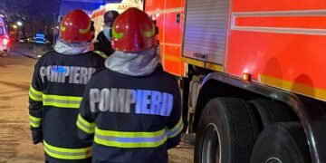 Trei răniți și zeci de evacuați după o explozie într-un apartament