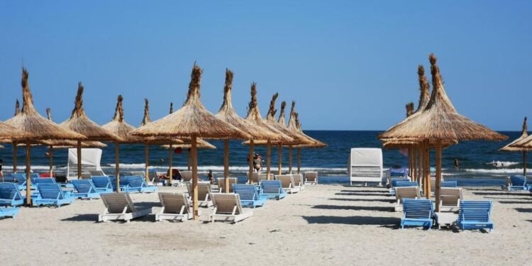 Soarele revine pe litoral, iar turiștii profită de ofertele avantajoase