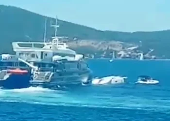 Trei morți și un dispărut după coliziunea dintre un catamaran și un velier