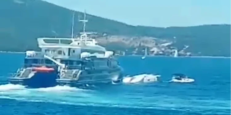 Trei morți și un dispărut după coliziunea dintre un catamaran și un velier