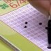 Un șofer de camion a câștigat peste 138.000 de dolari la loterie cu un bilet de doar un dolar