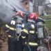 Casă mistuită de flăcări: familie cu doi copii rămasă pe drumuri