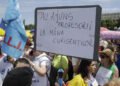 Zeci de mii de profesori protestează față de noua lege a salarizării