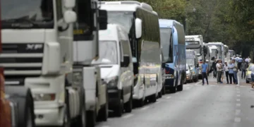 Vămile, blocate două ore. Angajații intră în grevă de avertisment