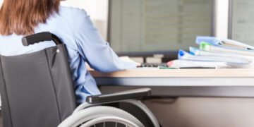 Iașul deschide uși pentru persoanele cu dizabilități locomotorii. Cursuri gratuite de inteligență artificială care îi poate poziționa în piața muncii