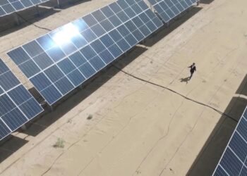Deșertul de nisip care devine uzină de energie: China construiește cel mai mare perete solar din lume