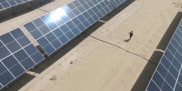 Deșertul de nisip care devine uzină de energie: China construiește cel mai mare perete solar din lume