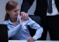 PSD s-a abținut la votul privind incriminarea hărțuirii sexuale în afara locului de muncă. USR acuză o „răzbunare politică împotriva femeilor”