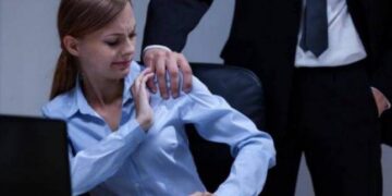 PSD s-a abținut la votul privind incriminarea hărțuirii sexuale în afara locului de muncă. USR acuză o „răzbunare politică împotriva femeilor”