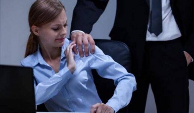 PSD s-a abținut la votul privind incriminarea hărțuirii sexuale în afara locului de muncă. USR acuză o „răzbunare politică împotriva femeilor”