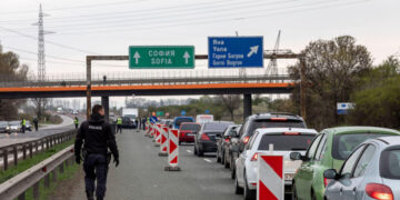 Lovitură pentru românii care merg în vacanță cu mașina. Bulgaria majorează cu 30% taxele de drum de la 1 august