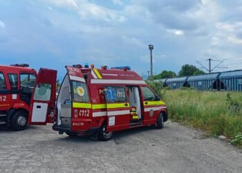 Copil electrocutat după ce s-a urcat pe un vagon din Gara Târgu Neamț