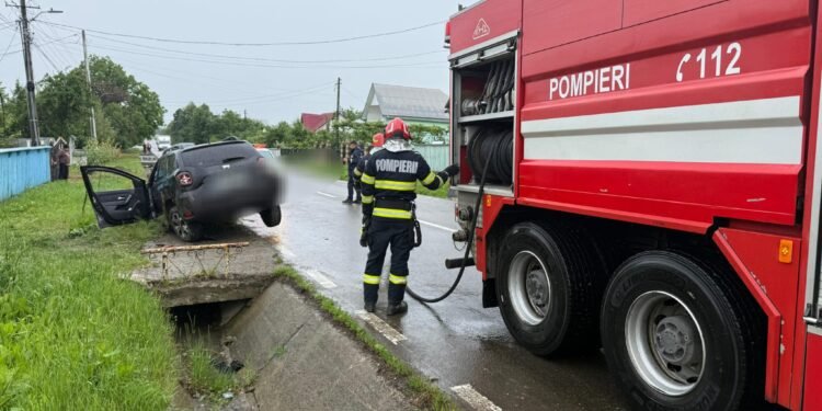 Accident rutier la Vorona Nouă. Un șofer a ajuns la spital după ce a ieșit cu mașina de pe carosabil