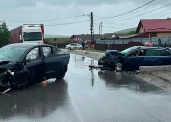FOTO: Accident cu cinci victime la Țigănași. O persoană, încarcerată după impactul dintre două mașini