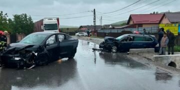 FOTO: Accident cu cinci victime la Țigănași. O persoană, încarcerată după impactul dintre două mașini