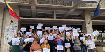 Proteste spontane la Casele de Pensii din țară. Angajații acuză că noua lege a salarizării le va reduce veniturile