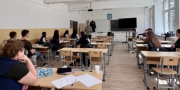 Dialog despre lege și responsabilitate. Un magistrat ieșean a răspuns întrebărilor elevilor
